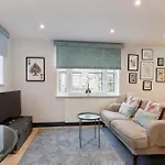 Spen Lane Apartments, Centre