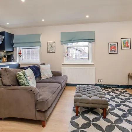 Spen Lane Apartments, Centre *