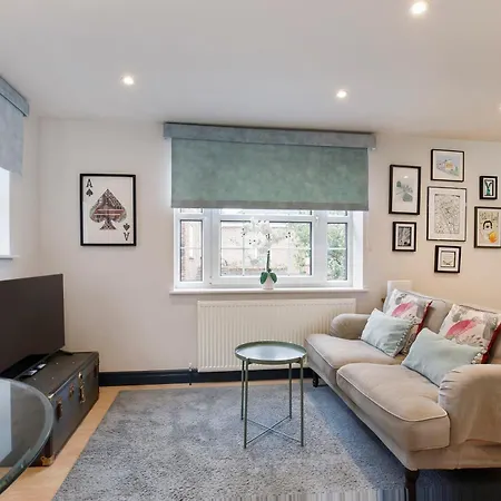 Spen Lane Apartments, Centre