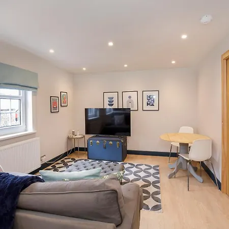 Spen Lane Apartments, Centre Apartment York